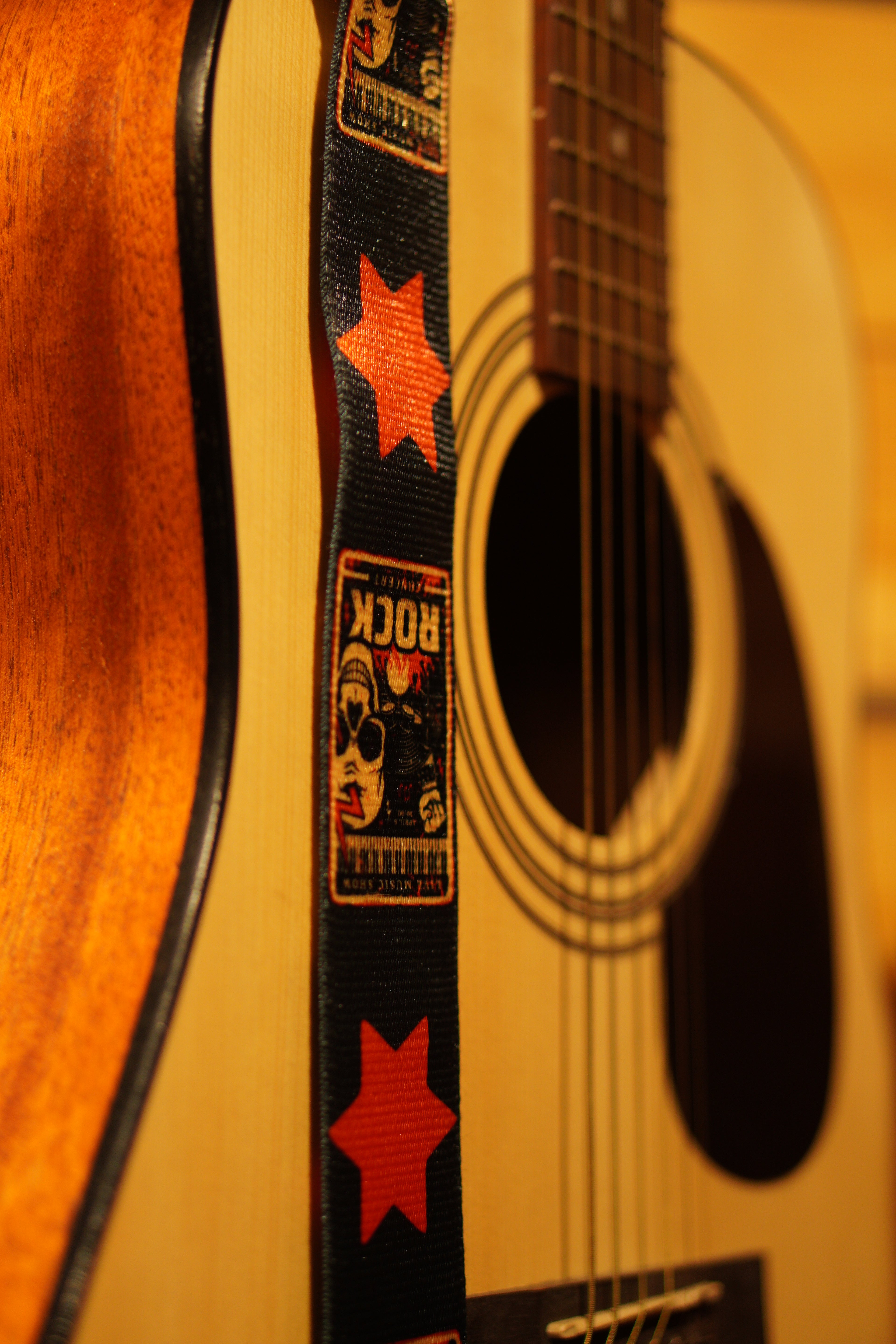 Classic Rock Star Guitar Strap – Bold Design with Leather Tips