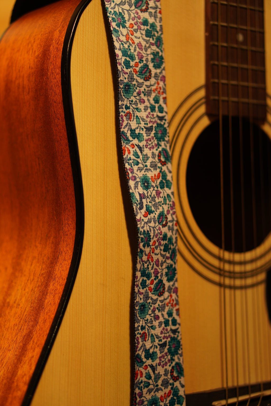 Classic Floral Print Adjustable Guitar Strap